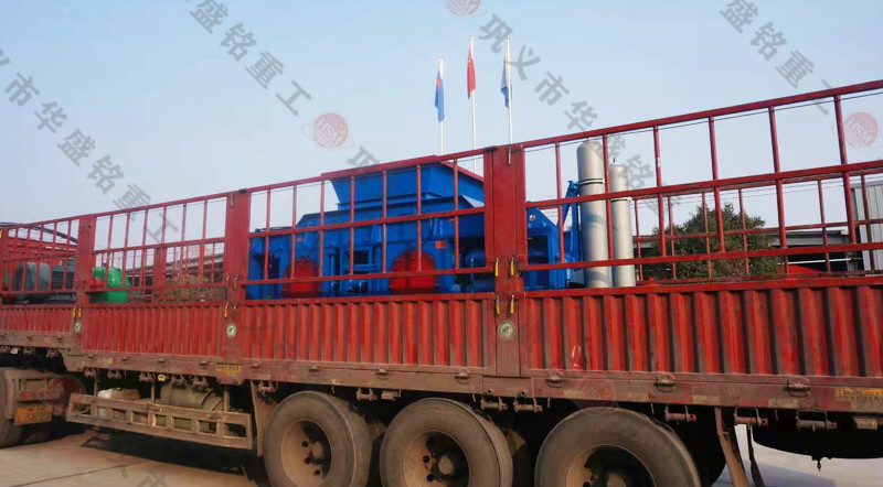 兩台2PGY1810對輥製砂機裝車發往福建泉州